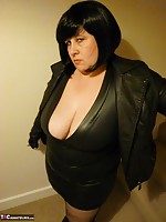 hot sexy naked milf likes black cock