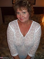 hot sexy naked milf likes black cock